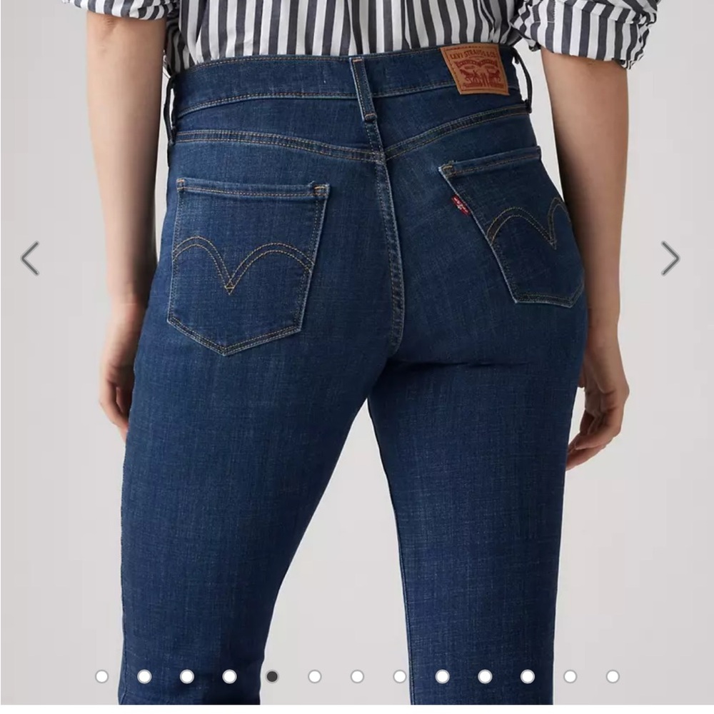 Levi’s Classic Straight Dark Wash Size 27